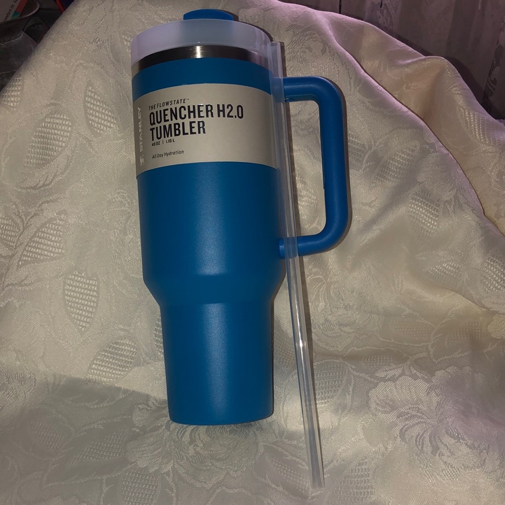 Stanley Hydro Flask Quencher H2.0 Tumbler in Vibrant Blue